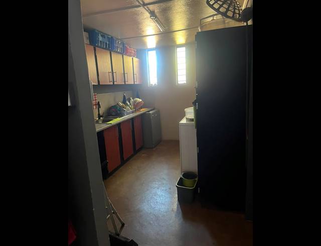 M² WORKSHOP FOR SALE IN GLEN HARVIE